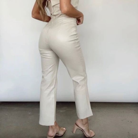Le Lis Pants - NWT Womens Le Lis Faux Leather Straight Leg Cropped Pants Large Beige